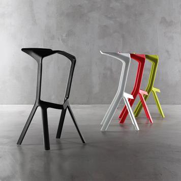 Barska stolica ,,MIURA,, dizajnirana os strane Konstantina Grnčića